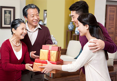 Ý nghĩa phong tục tặng quà tết của người Việt