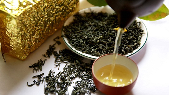 Chè Shan Tuyết cổ thụ hái 1 tôm 2 lá ngon